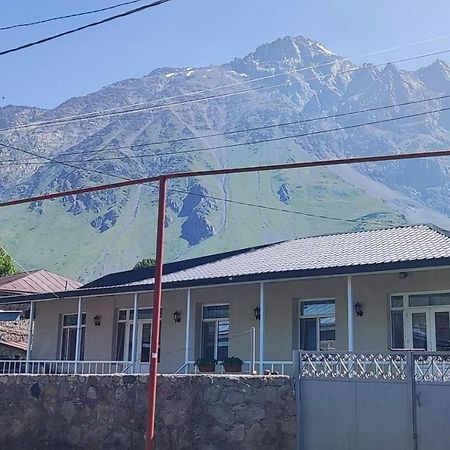 Guest House Lela Rezo Kazbegi Exterior foto