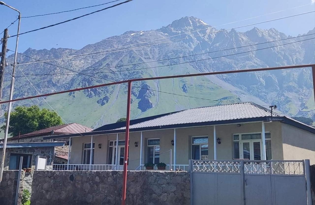 Guest House Lela Rezo Kazbegi Exterior foto