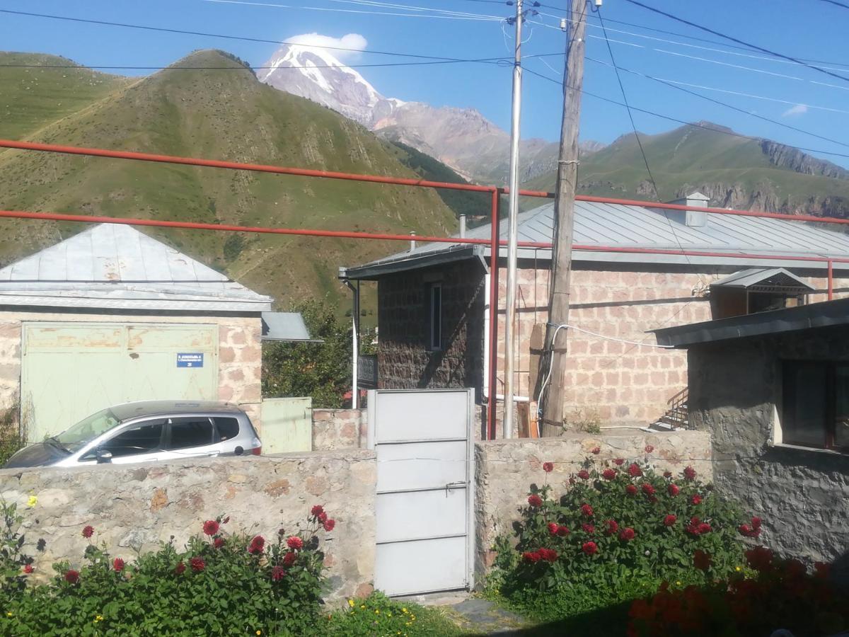 Guest House Lela Rezo Kazbegi Exterior foto